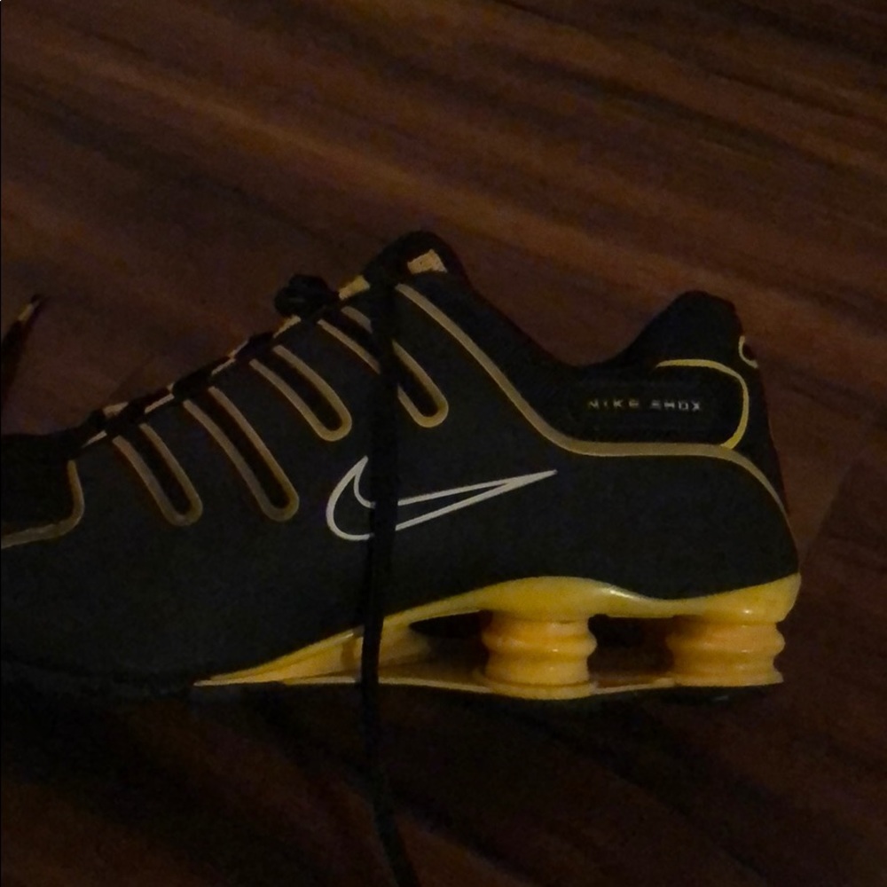 Live strong Nike Shoes